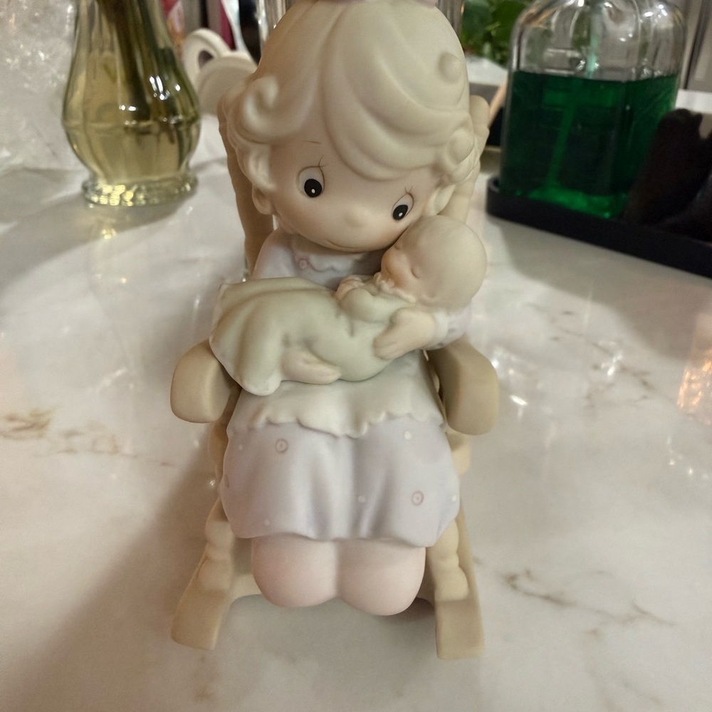 IOB Precious Moments “Love Never Leaves a Mother’s Arms”
